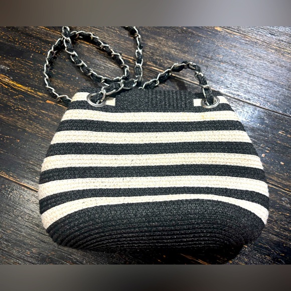 Black and White Small Straw Bag - Picture 2 of 4